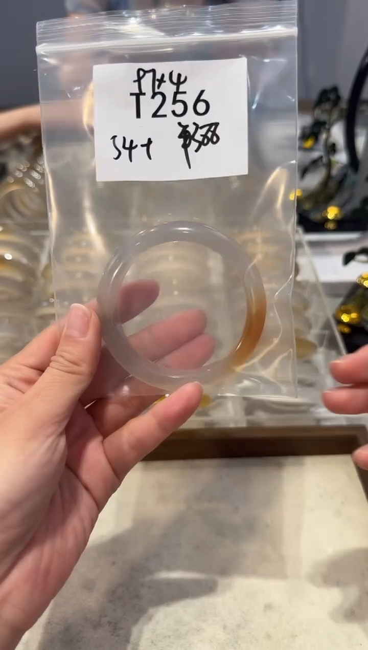 玛瑙/玉髓手镯未镶嵌T256