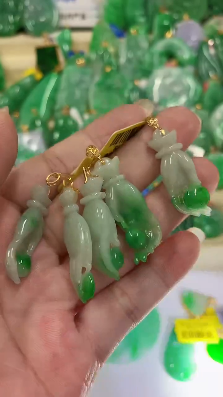 【闪购商品】翡翠吊坠(不含链)18K金镶嵌多样性发货选其一