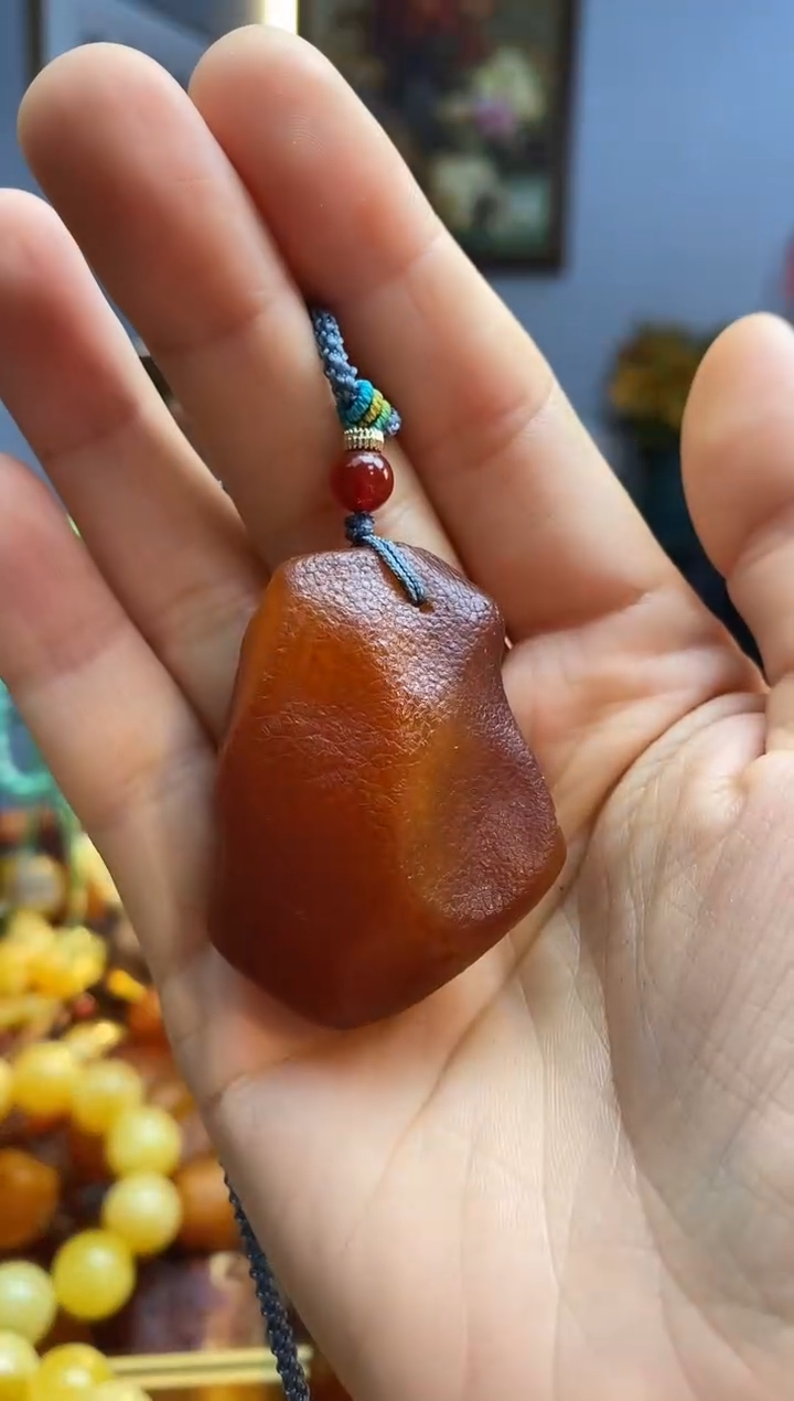 未镶嵌颈饰琥珀吊坠
