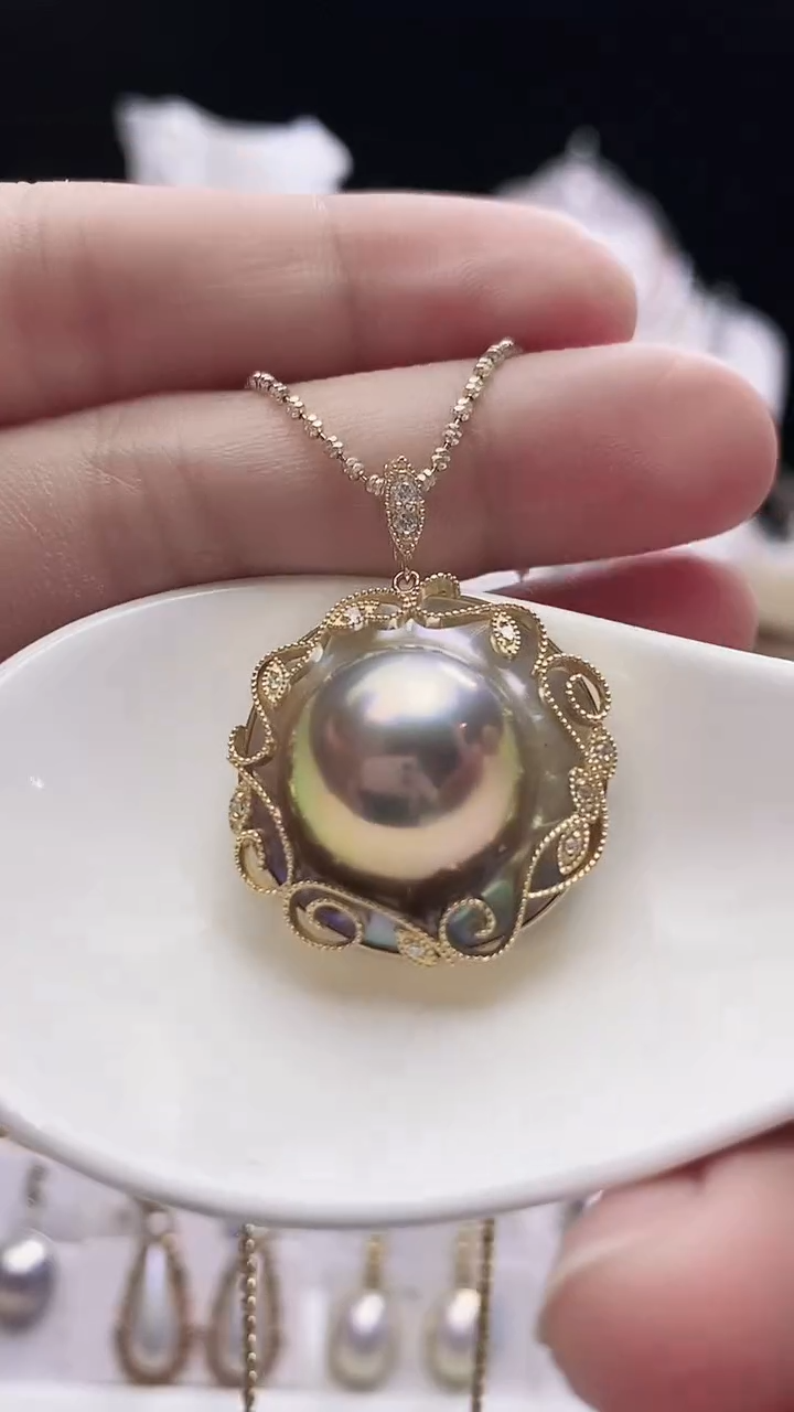 【闪购商品】拼合珍珠（马贝珠）颈饰18K金镶嵌海水马贝吊坠