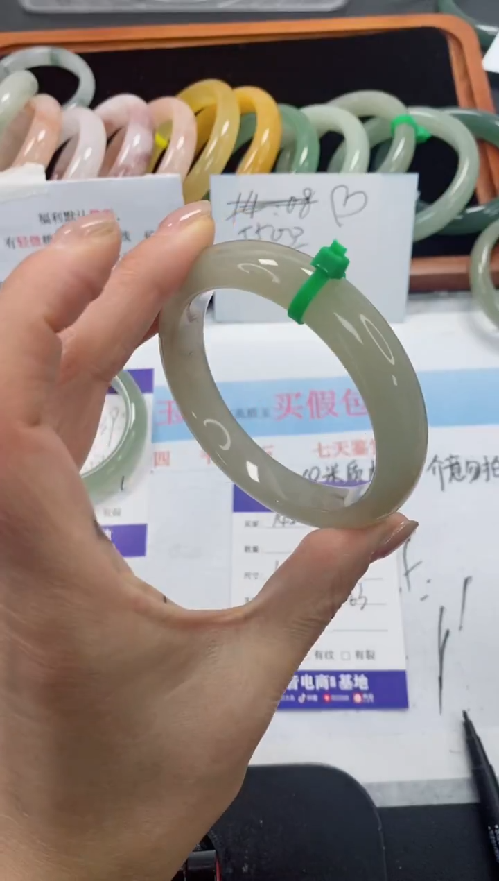 未镶嵌手镯石英质玉142-62.5