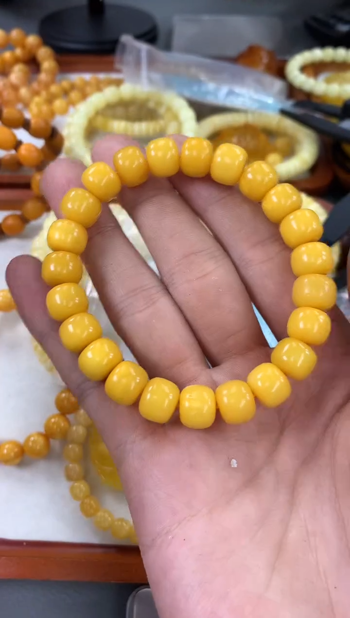 【闪购商品】琥珀裸石未镶嵌手串