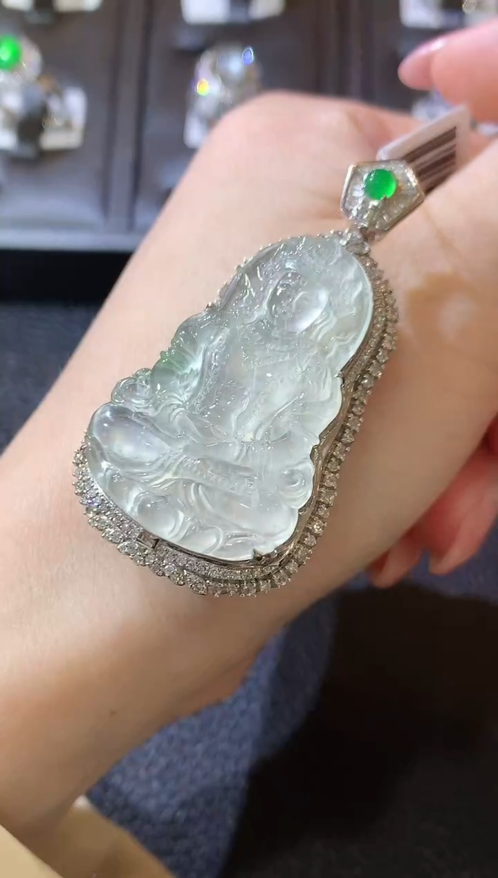 【闪购商品】翡翠吊坠(不含链)18K金镶嵌C59 