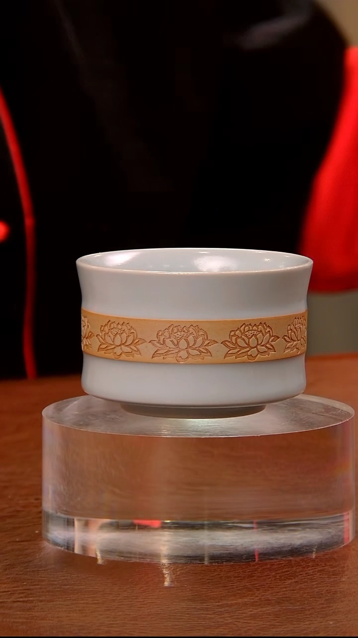 【闪购商品】瓷片荷花杯............