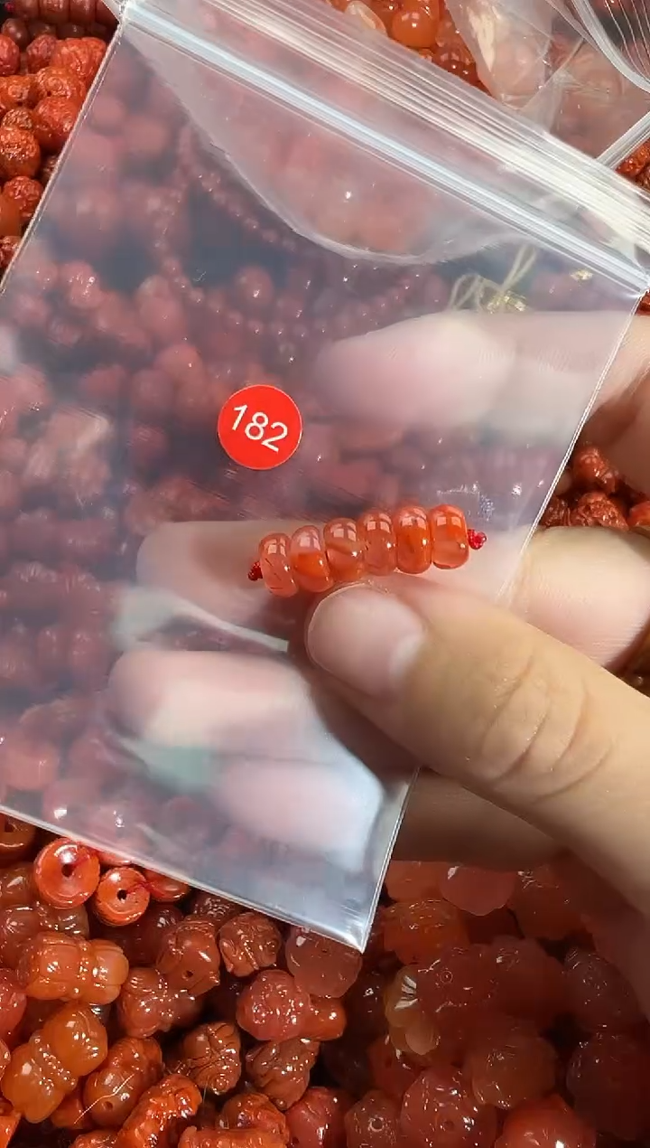 颈饰未镶嵌南红玛瑙C****茶1