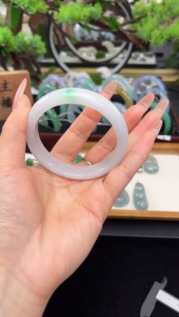 未镶嵌手镯翡翠泡****?手镯