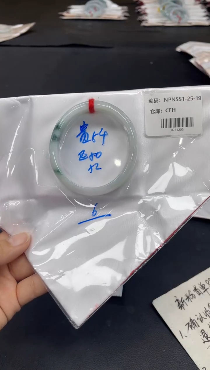 未镶嵌手镯翡翠翡翠手镯
