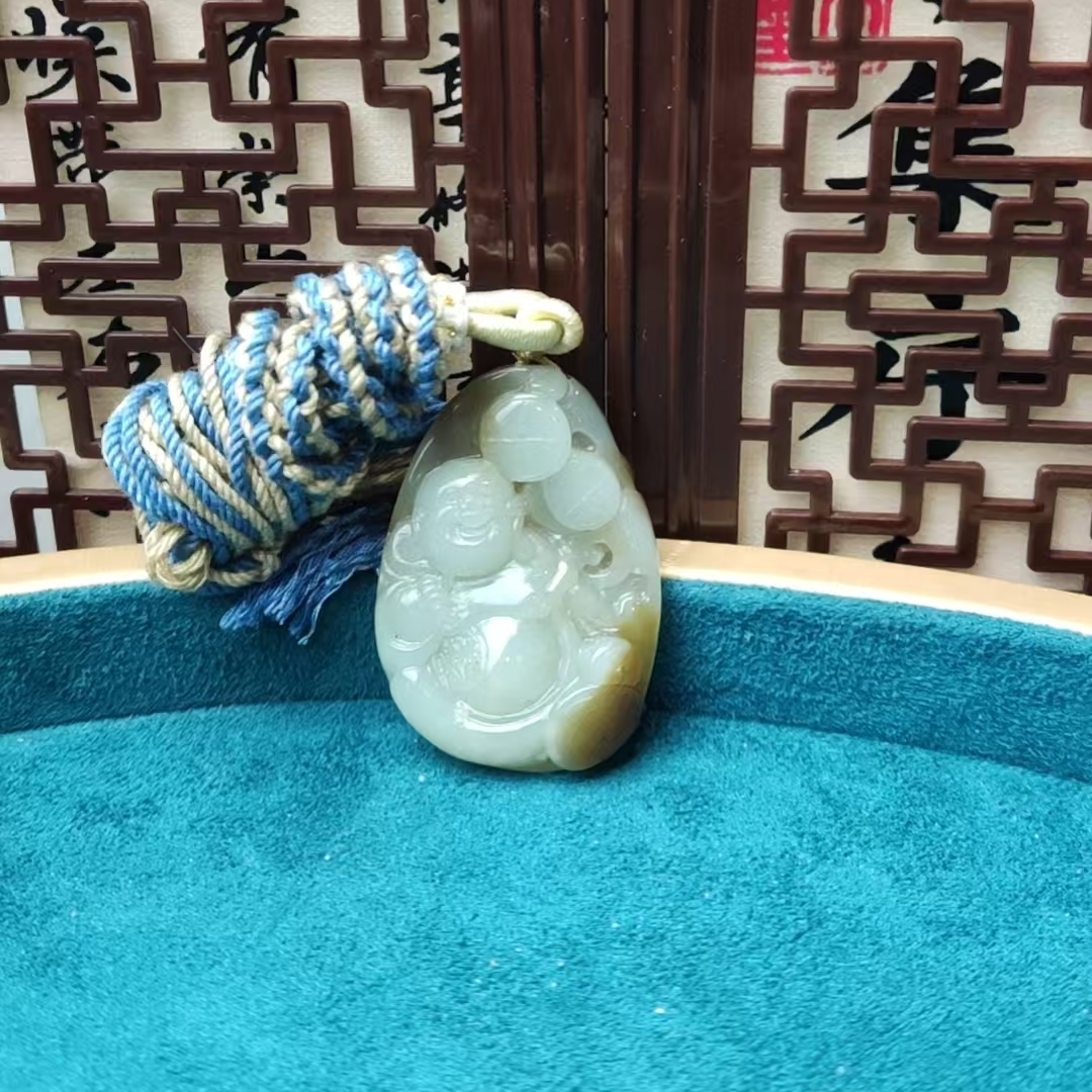 和田玉且末糖白吊坠