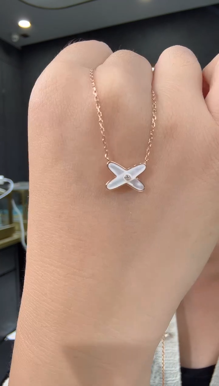 项链18K金镶嵌钻石项链