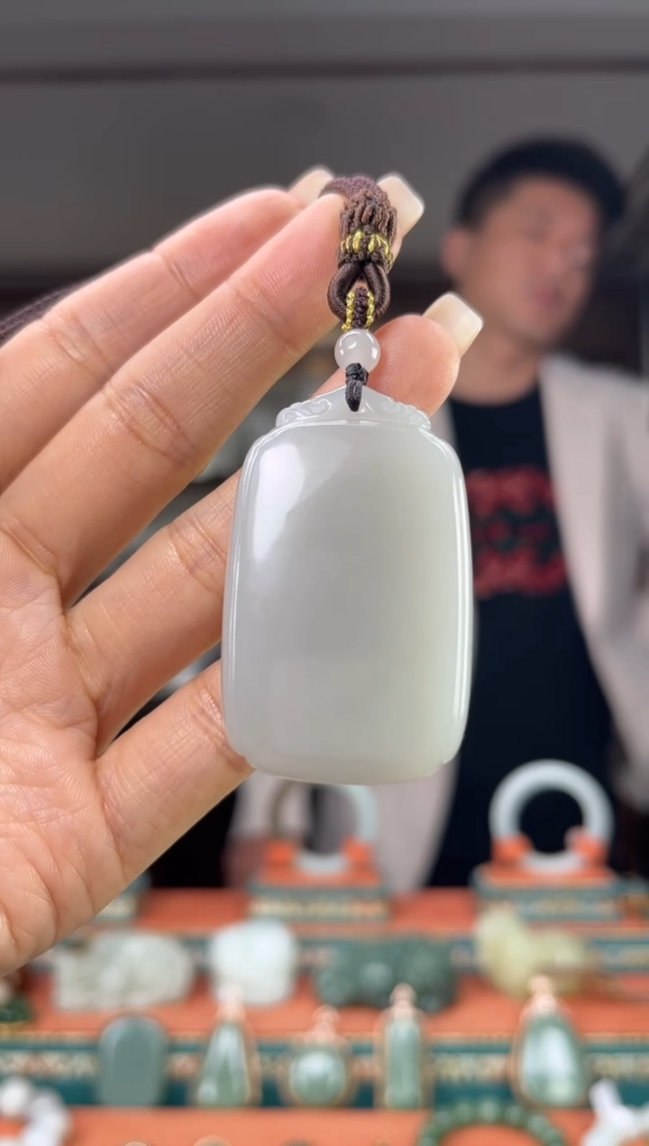 颈饰未镶嵌和田玉佩佩