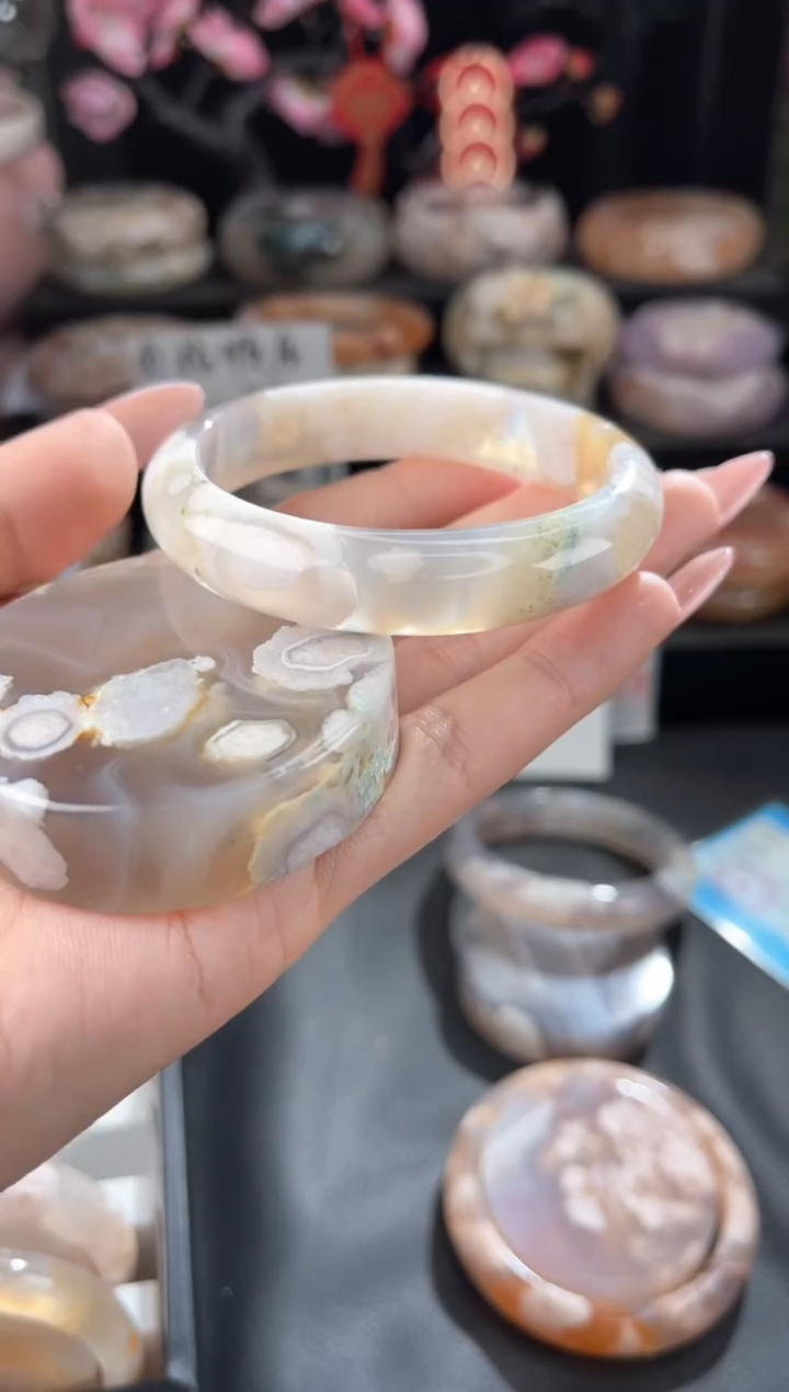 【闪购商品】石英质玉手镯未镶嵌54