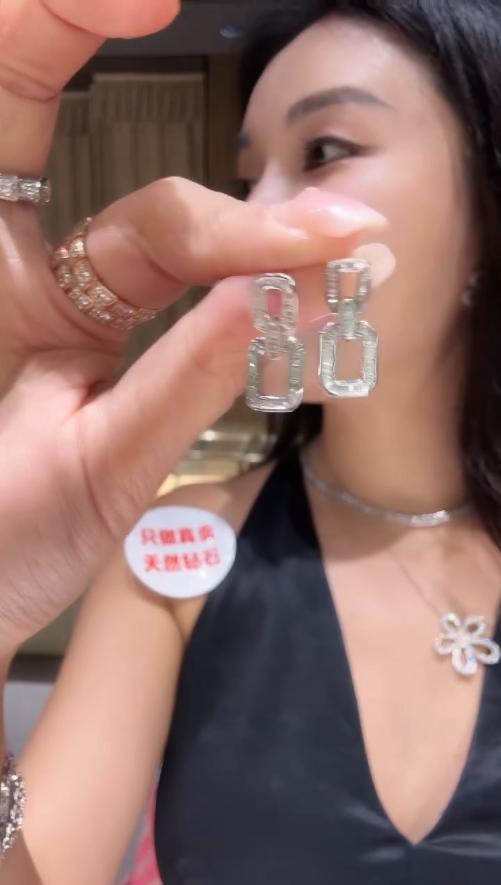 耳饰18K金镶嵌钻石AF0090-W