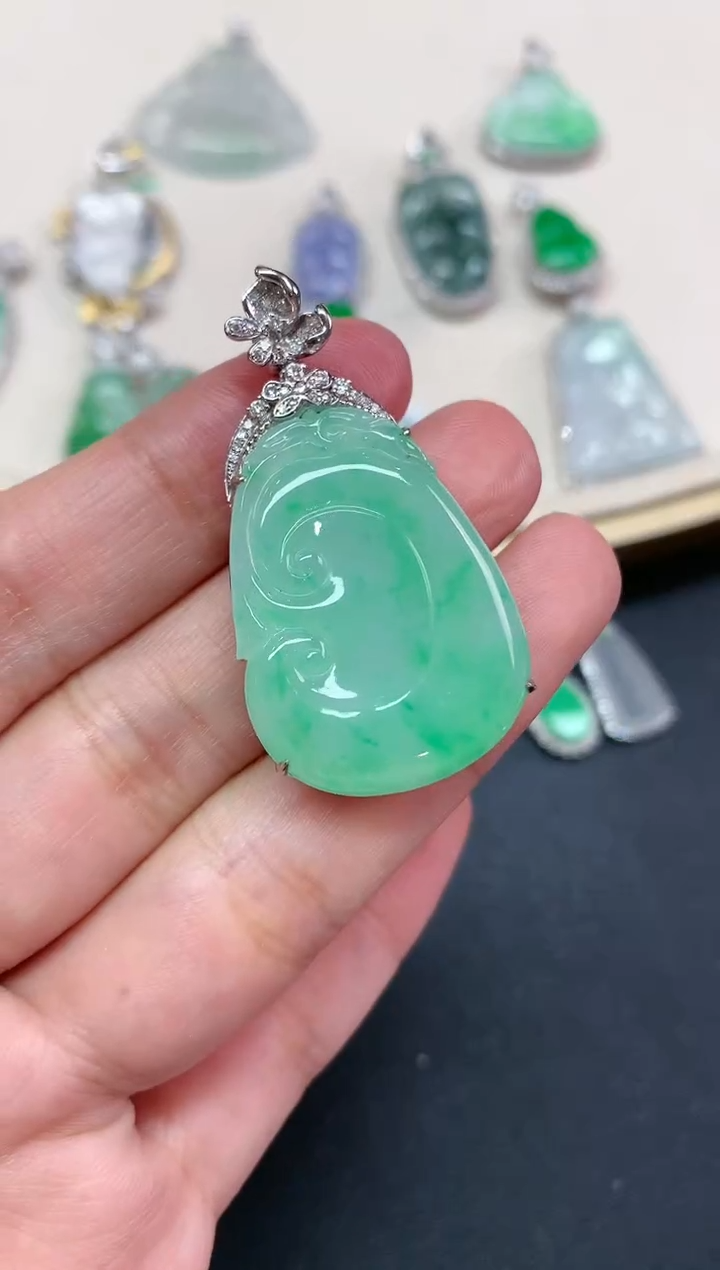 【闪购商品】翡翠吊坠(不含链)18K金镶嵌Q16|13800