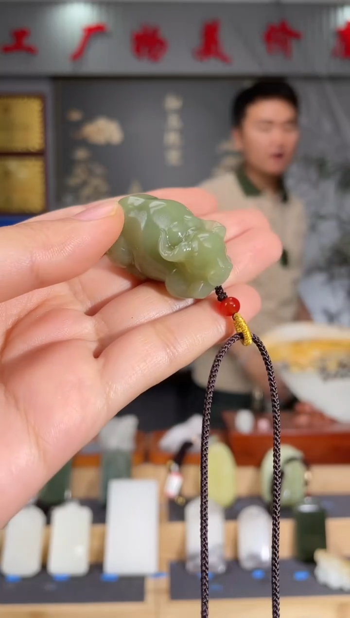 和田玉未镶嵌颈饰1