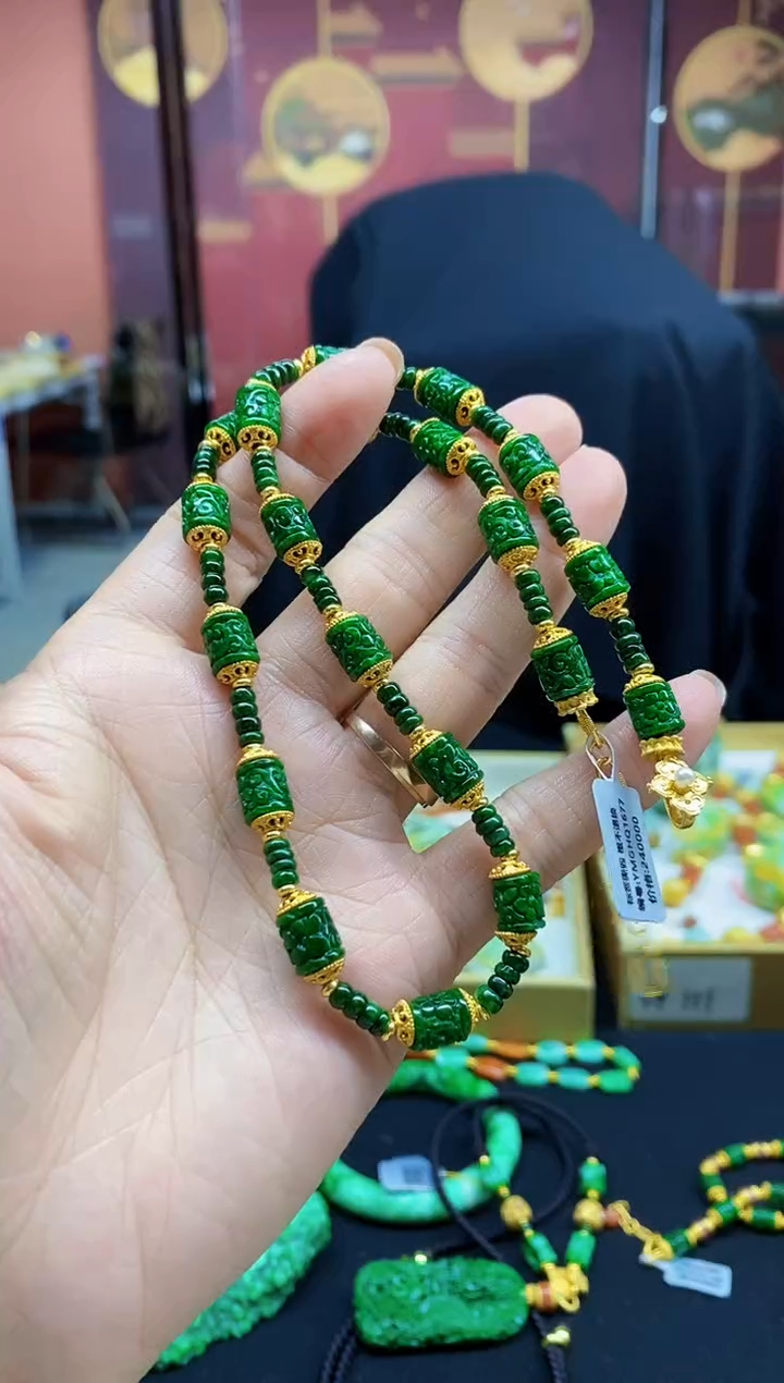 颈饰未镶嵌翡翠吊坠