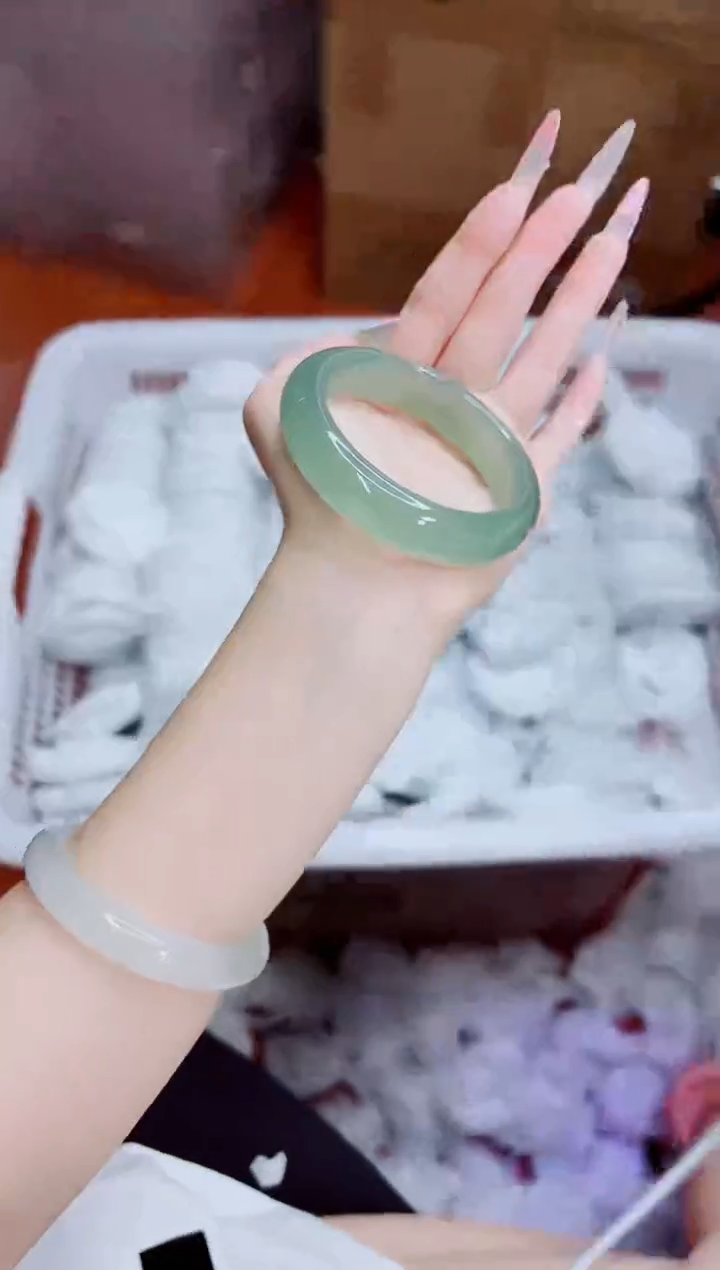 石英质玉手镯未镶嵌187/57.7