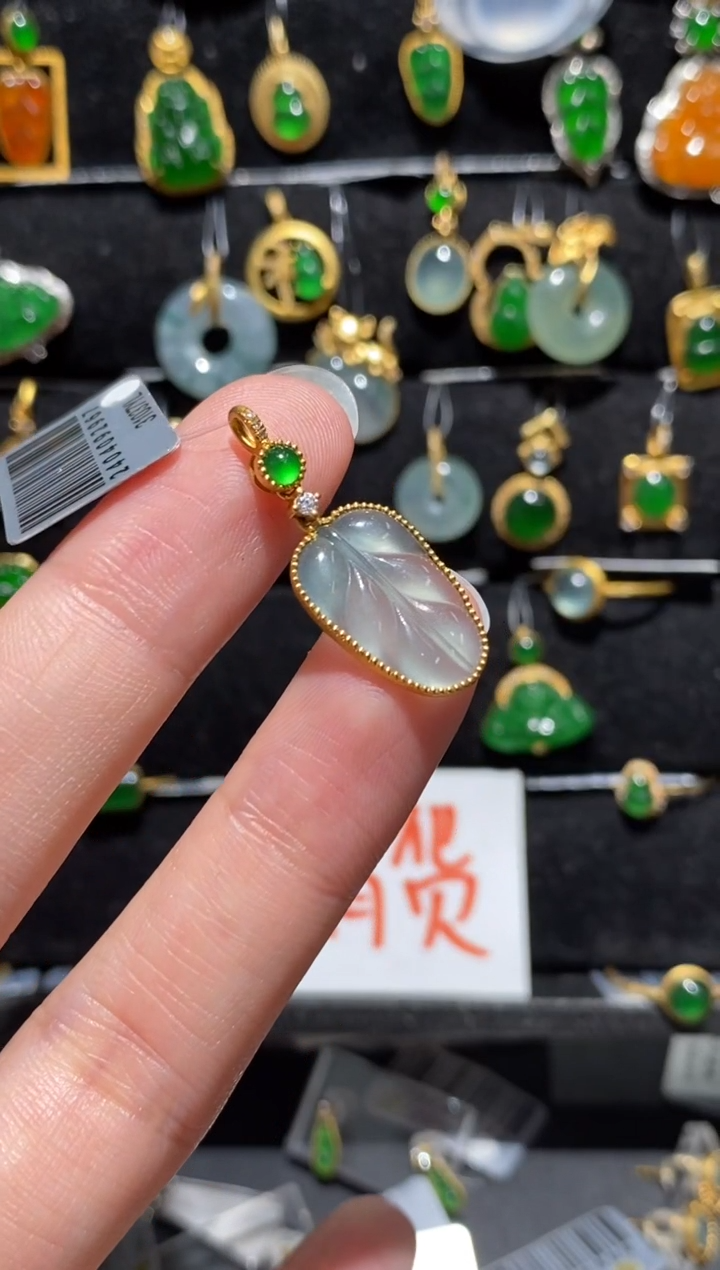 【闪购商品】翡翠颈饰18K金镶嵌吊坠