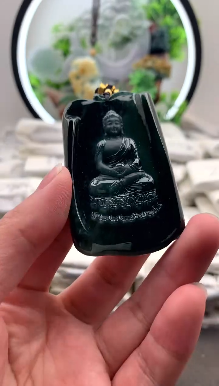 【闪购商品】翡翠颈饰未镶嵌大日如来