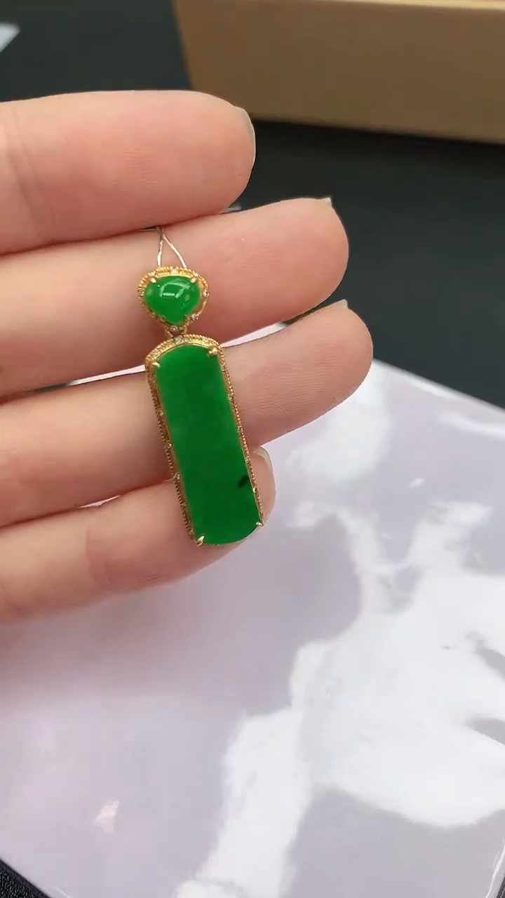 【闪购商品】翡翠颈饰18K金镶嵌赠礼盒证书  敏