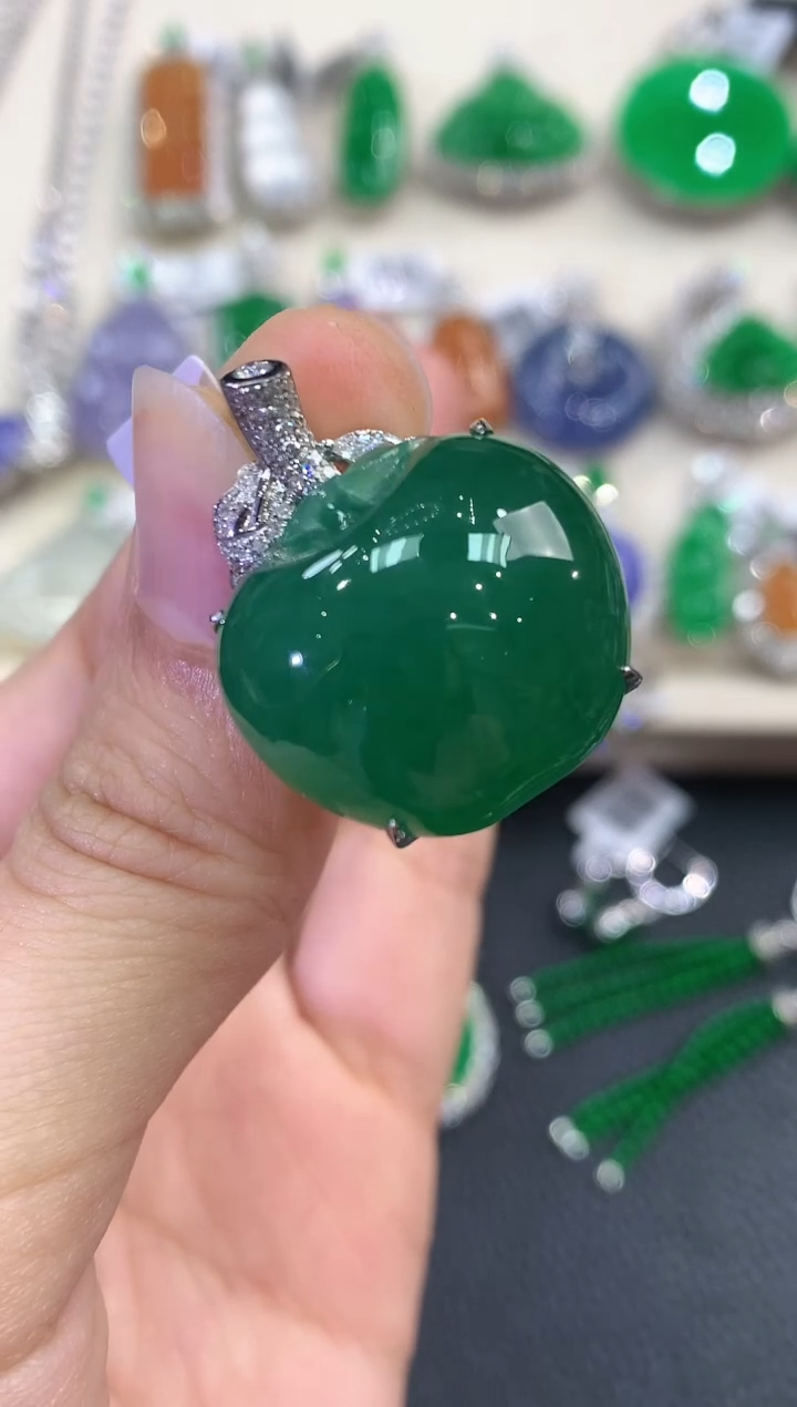【闪购商品】翡翠吊坠(不含链)18K金镶嵌D56