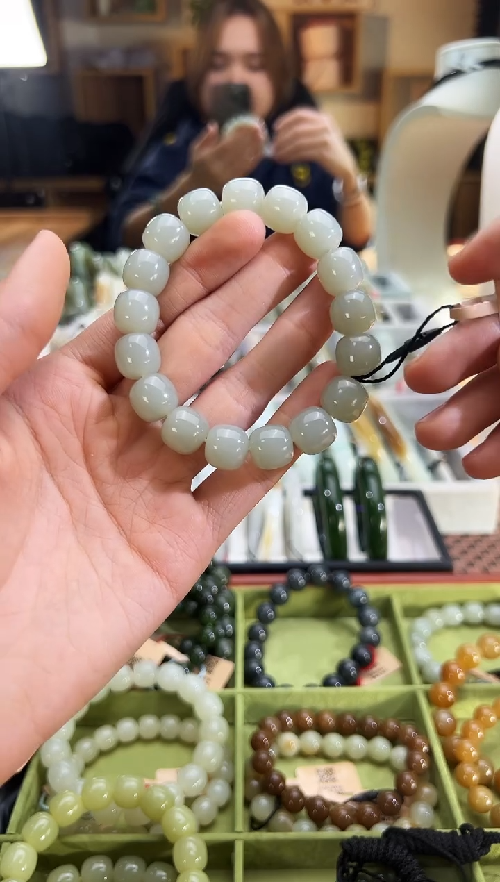 未镶嵌手链和田玉且末料青白玉手串卡11*12