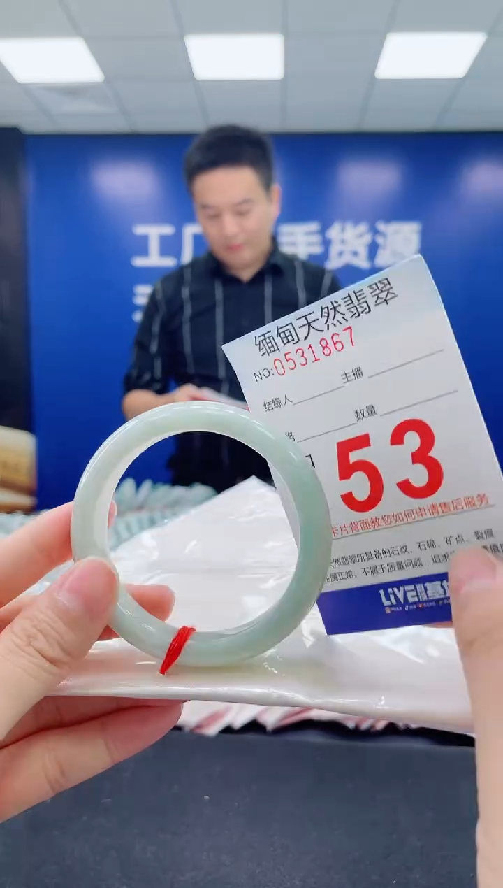 未镶嵌手镯翡翠天然翡翠手镯