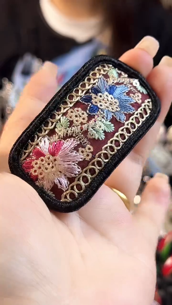 织绣民族风老绣饰品125