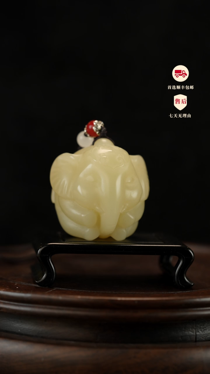 云南石竹叶青雕刻：手握吉象手把件摆件