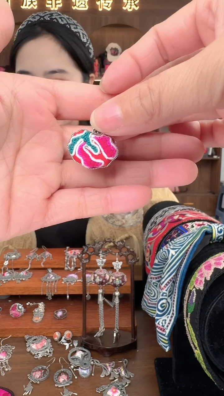 【闪购商品】织绣扶光苗绣传承94