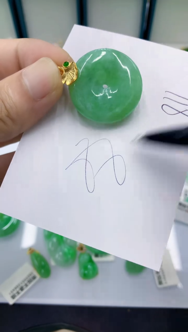翡翠未镶嵌颈饰翡翠