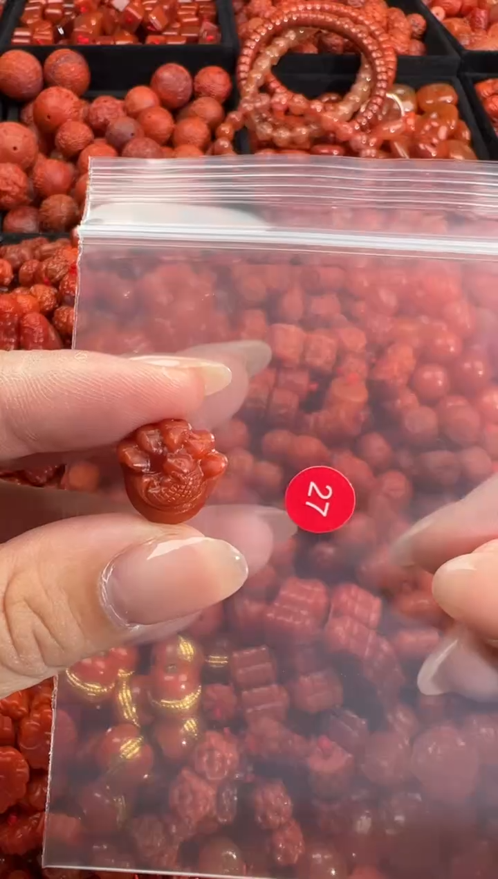 南红玛瑙未镶嵌颈饰1