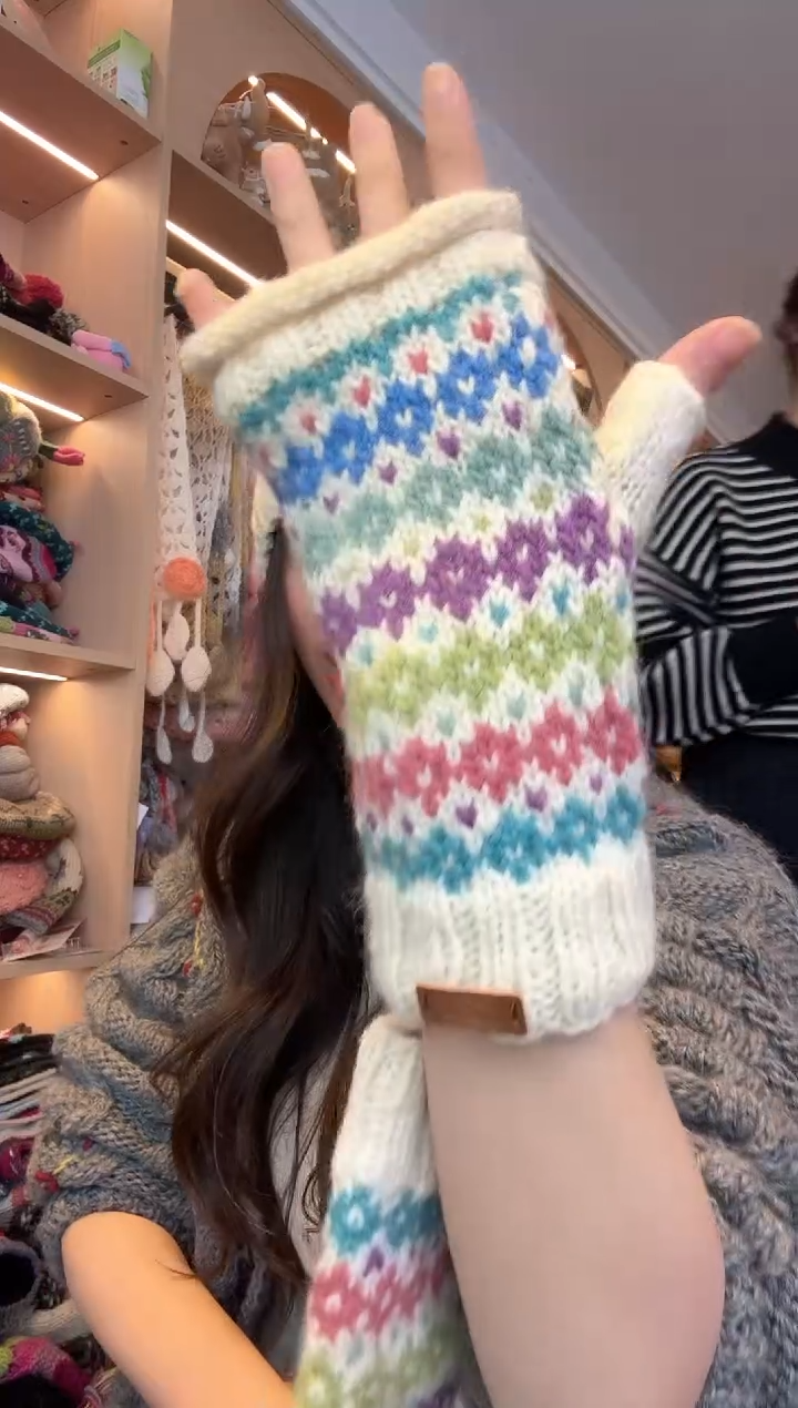 羊毛白色圈圈手套