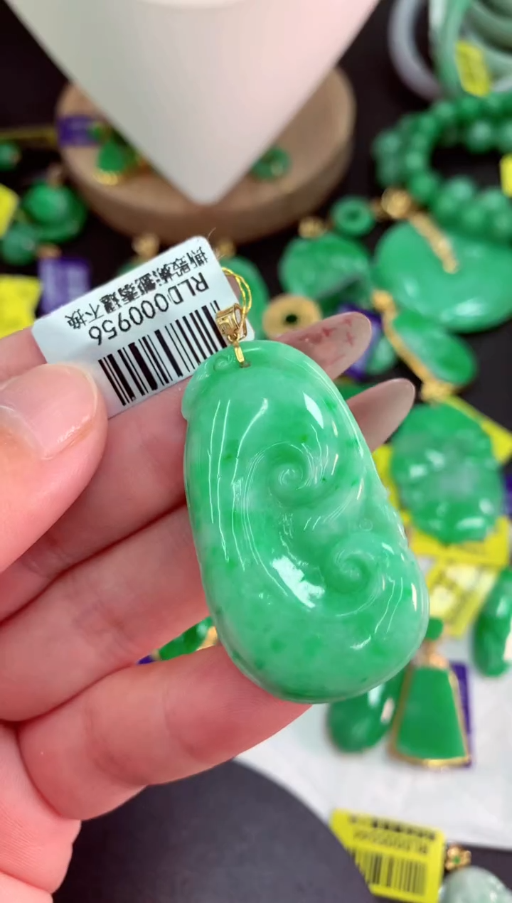 翡翠18K金镶嵌颈饰挂件