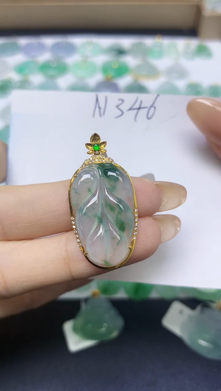 颈饰18K金镶嵌翡翠天然缅甸A货翡翠百元以上9元证书费自理