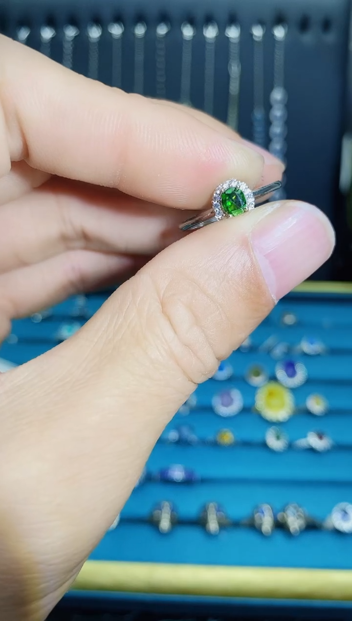 【闪购商品】透辉石1121银S925镶嵌1121