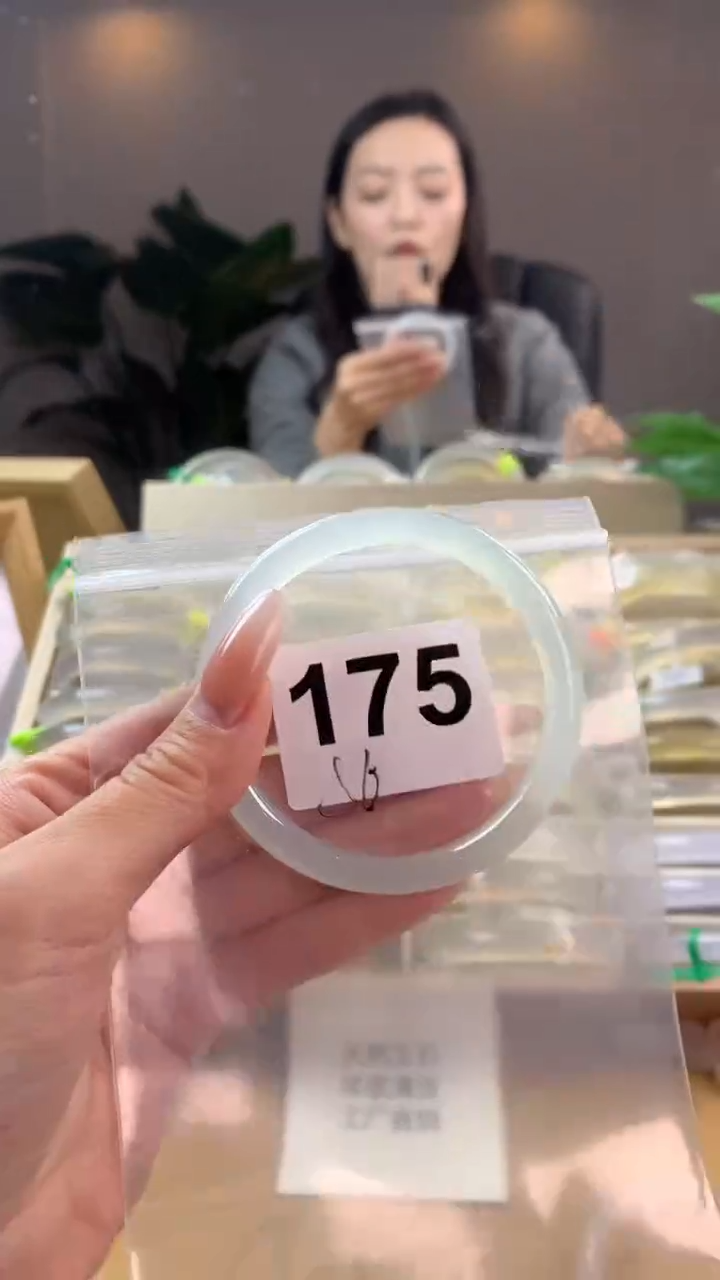 【闪购商品】玛瑙/玉髓手镯未镶嵌175
