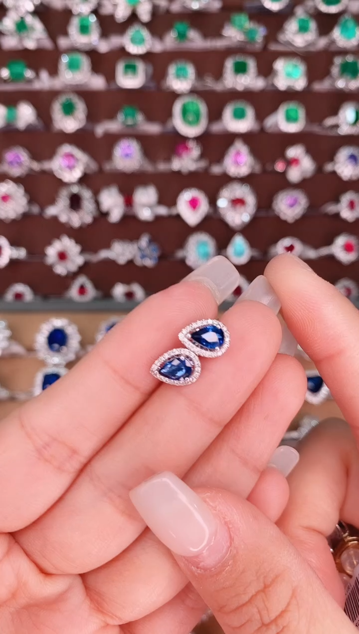 【闪购商品】蓝宝石18K金耳饰18K金镶嵌0.8克拉