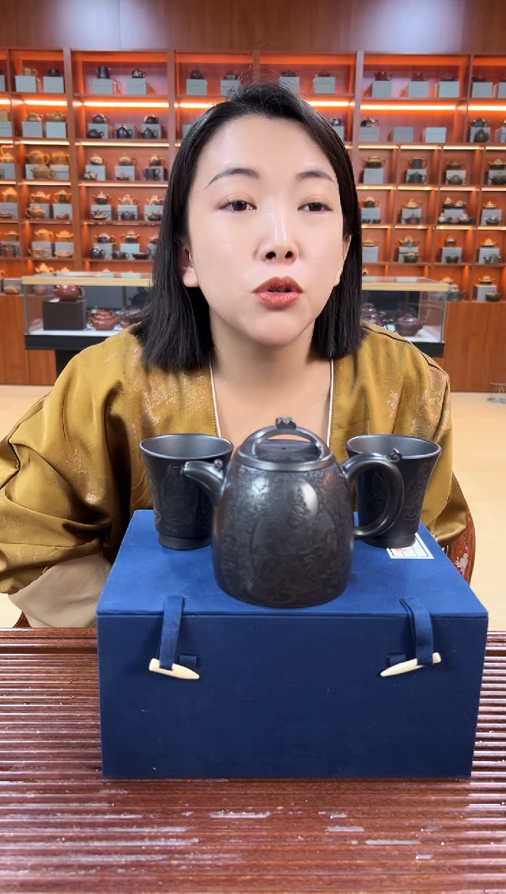 茶壶紫砂五路财神牛盖秦权一壶两杯套组 石黄 赵晖