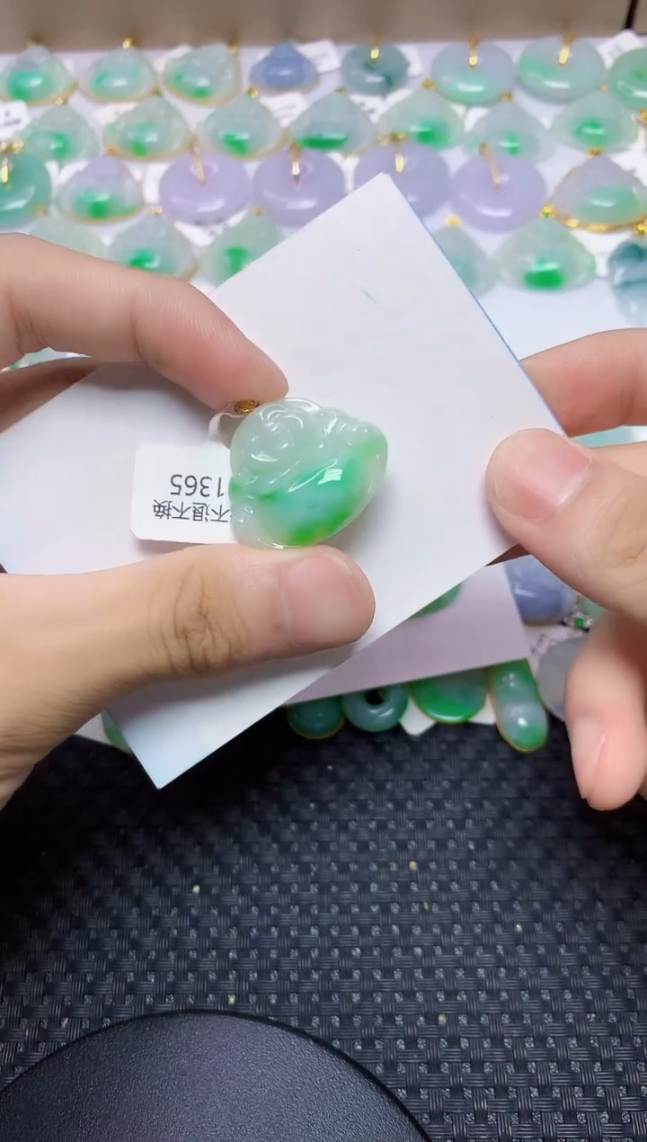 翡翠18K金镶嵌颈饰2312312312312