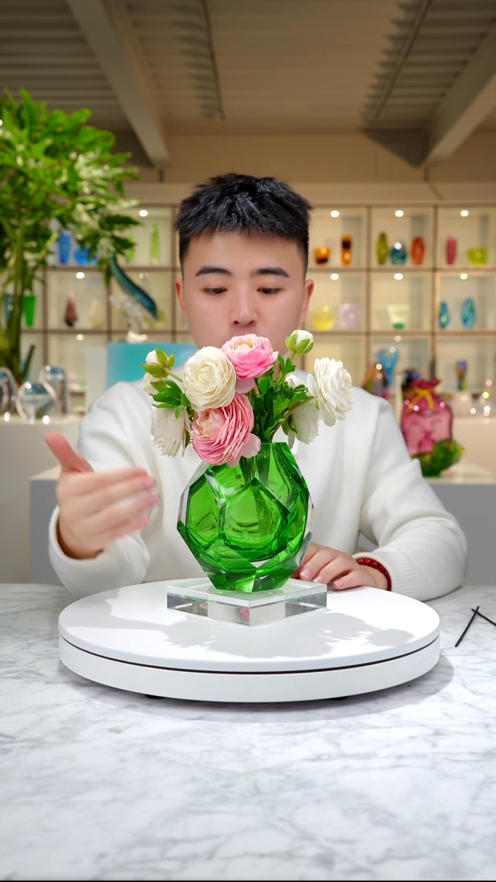 摆件祖母绿钻石切面香薰瓶