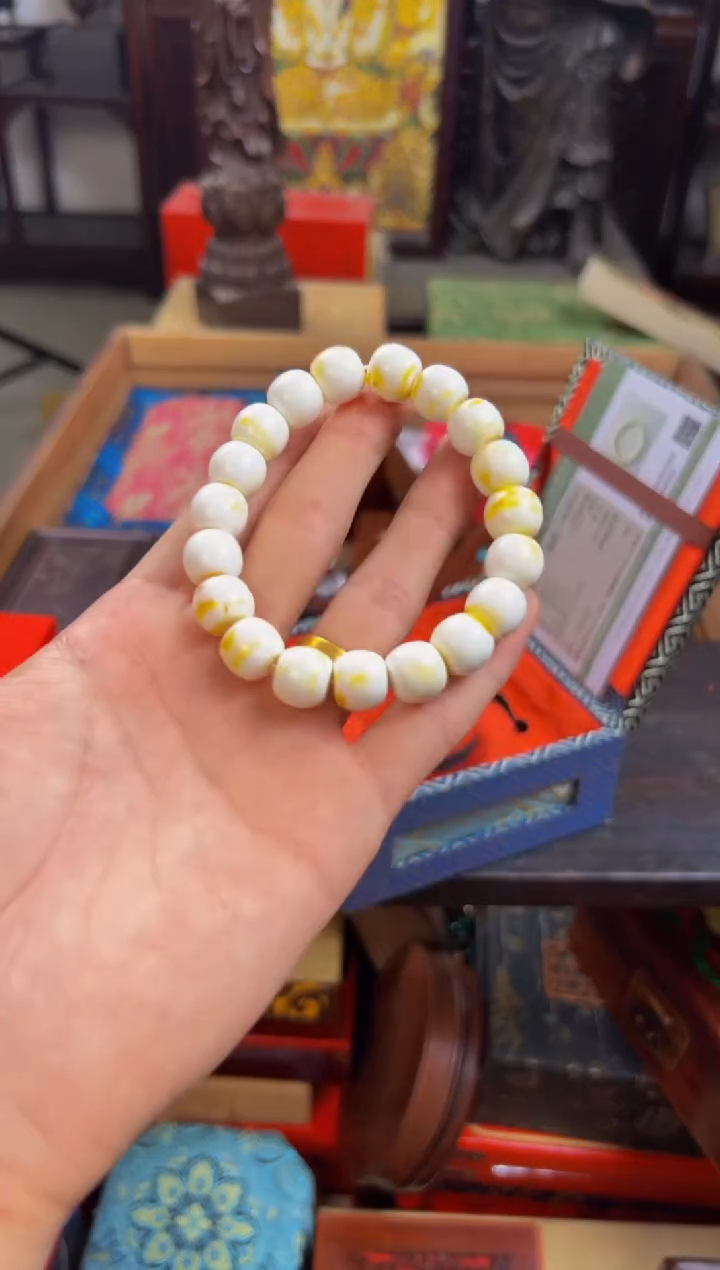 未镶嵌蜜蜡裸石主播精选链接———————古瓷白手串