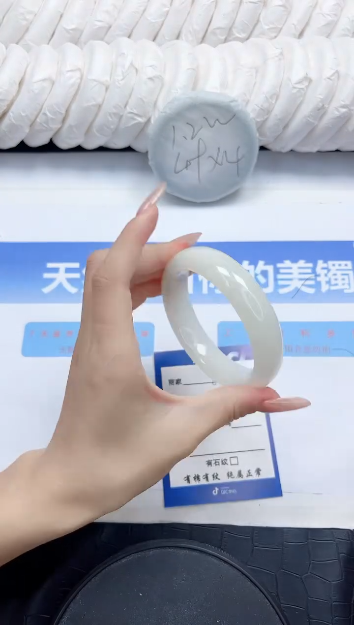 和田玉手镯未镶嵌66-57.4