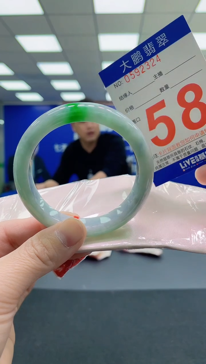 未镶嵌手镯翡翠 AAAAAAAAAA