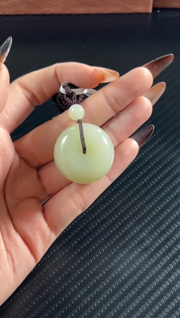 吊坠(赠链)未镶嵌和田玉且末迪克兰二细微色差平安扣mk