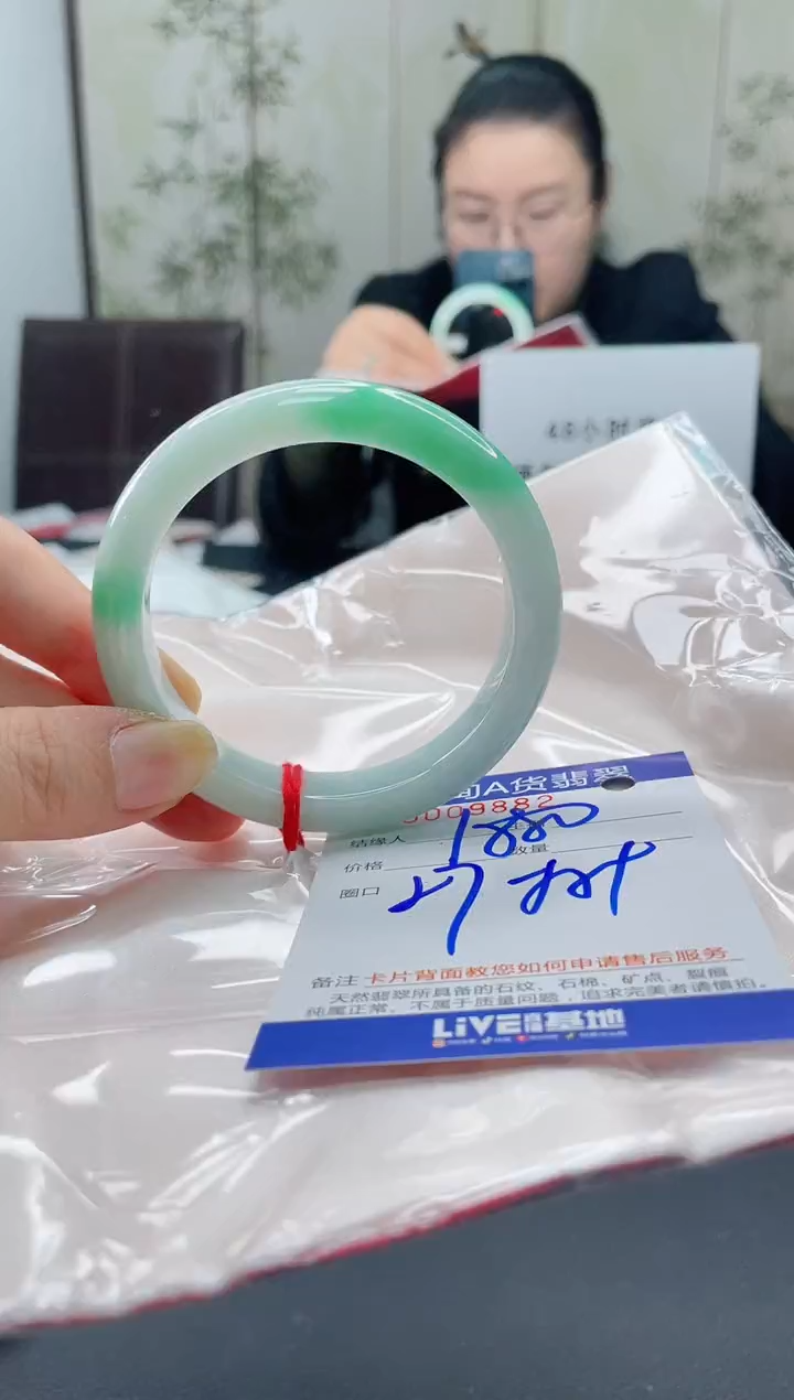 未镶嵌手镯翡翠。****↑2