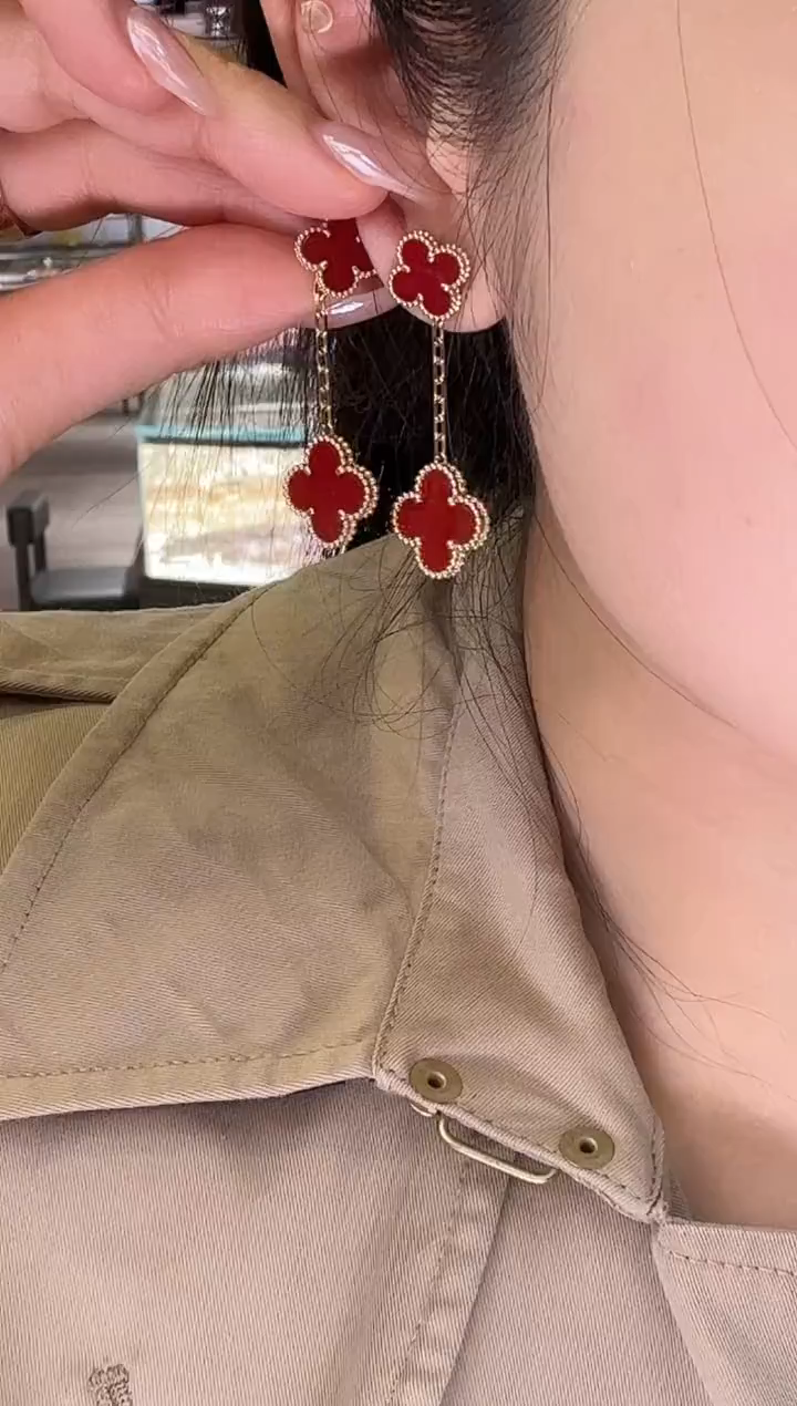 18K金镶嵌耳钉玛瑙/玉髓红二花耳钉