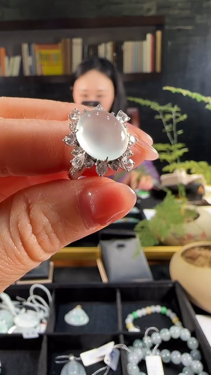 【闪购商品】翡翠戒指18K金镶嵌天然缅甸翡翠高冰蛋面戒指