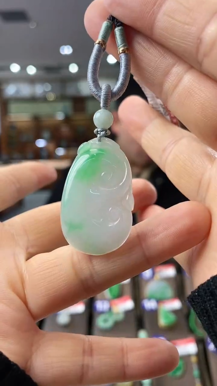 【闪购商品】翡翠颈饰未镶嵌如意