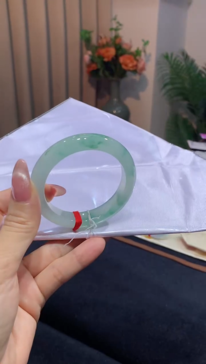 【闪购商品】翡翠手镯未镶嵌绿花冰胶54圈