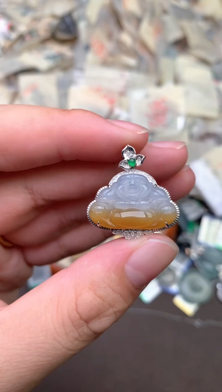 18K金镶嵌挂件翡翠   —